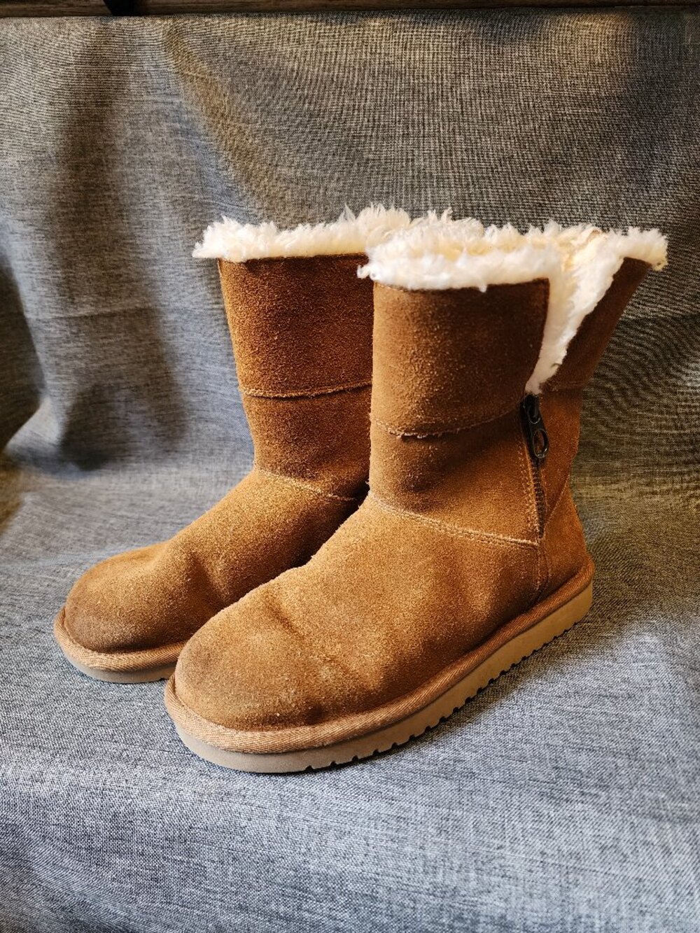 Women's Size 6 Koolaburra By UGG Tan Suede Faux Fur Lined Zip Up Boots